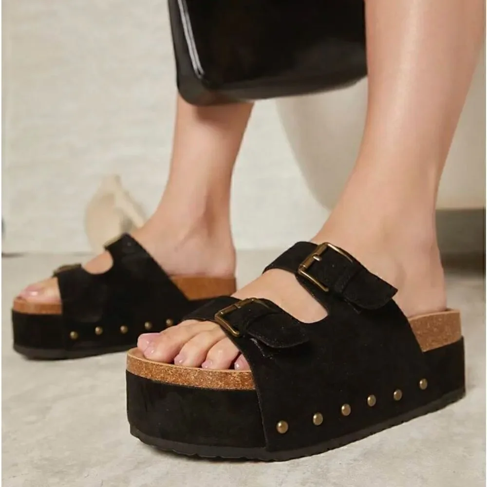 Black and gold Double Buckle Footbed! Size 8-